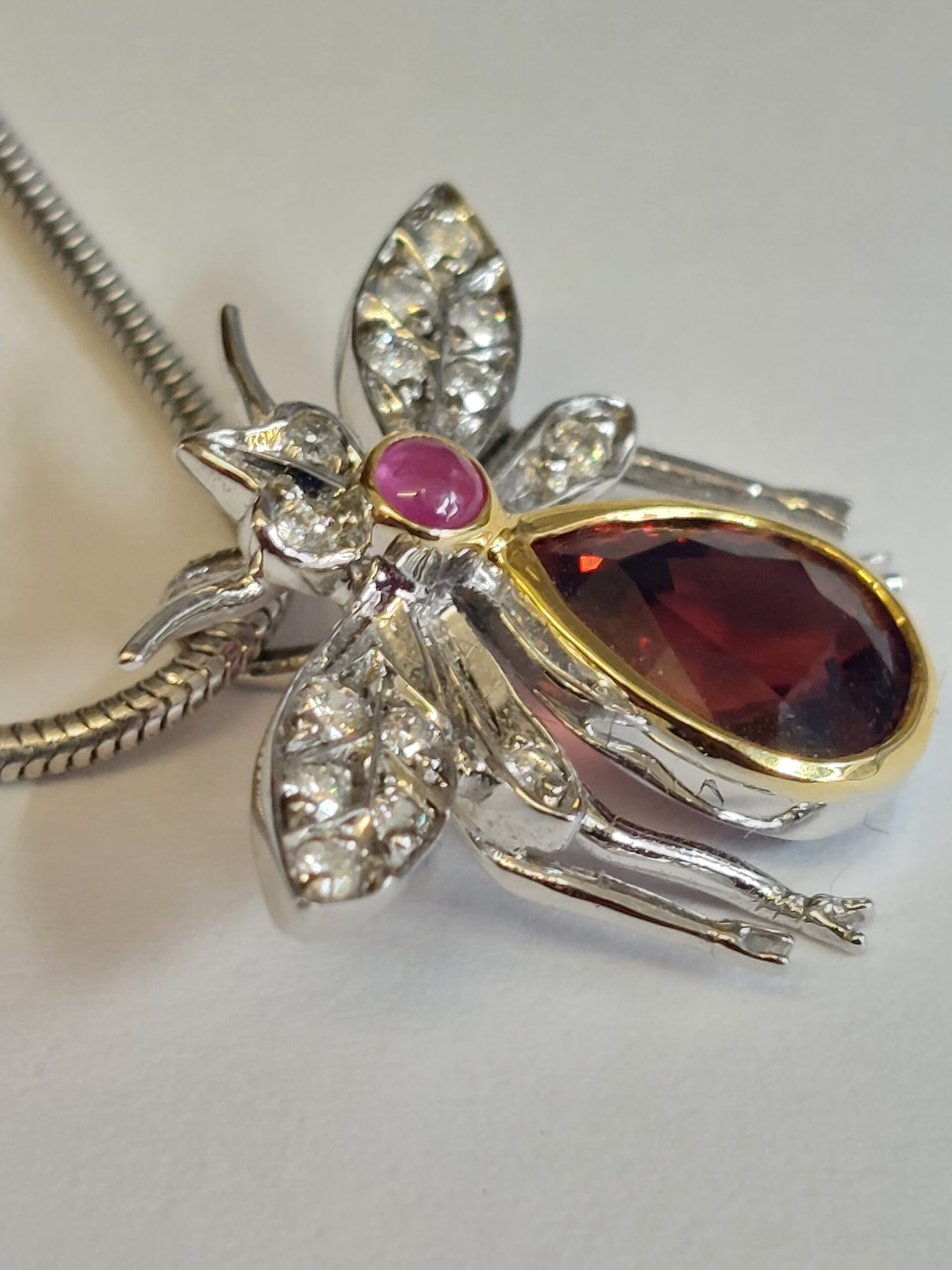 18ct White Gold Tiffany & Co Bumble Bee Pendant - Beautiful! - Image 3