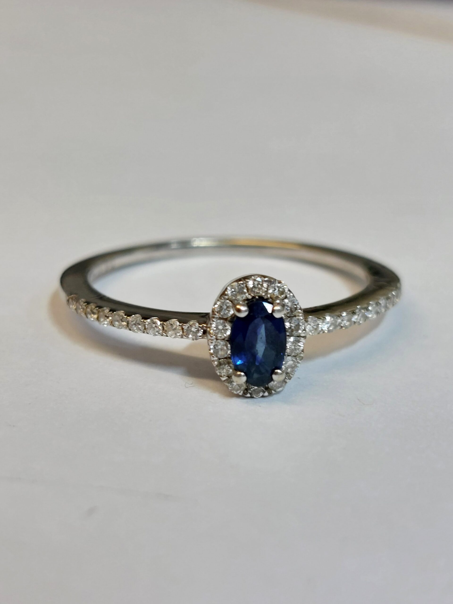 Ladies 9ct White Gold Natural Diamond and Sapphire Cluster - really pretty - Image 4