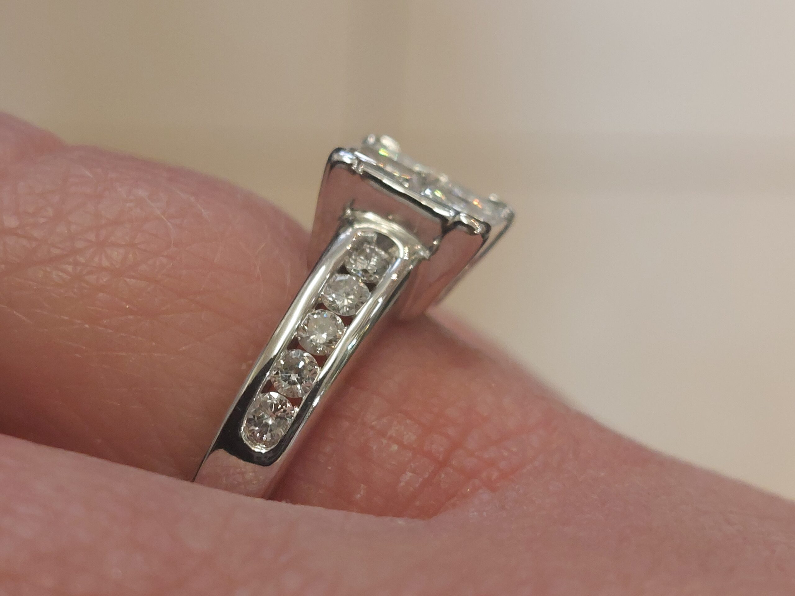 18ct W/Gold and Natural Diamond, Princess and Round Brilliant Cluster - Stunning - Image 12