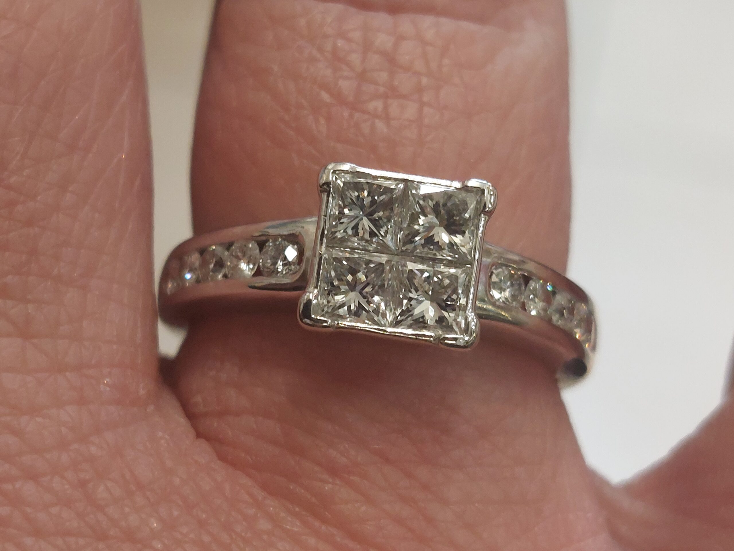 18ct W/Gold and Natural Diamond, Princess and Round Brilliant Cluster - Stunning - Image 14