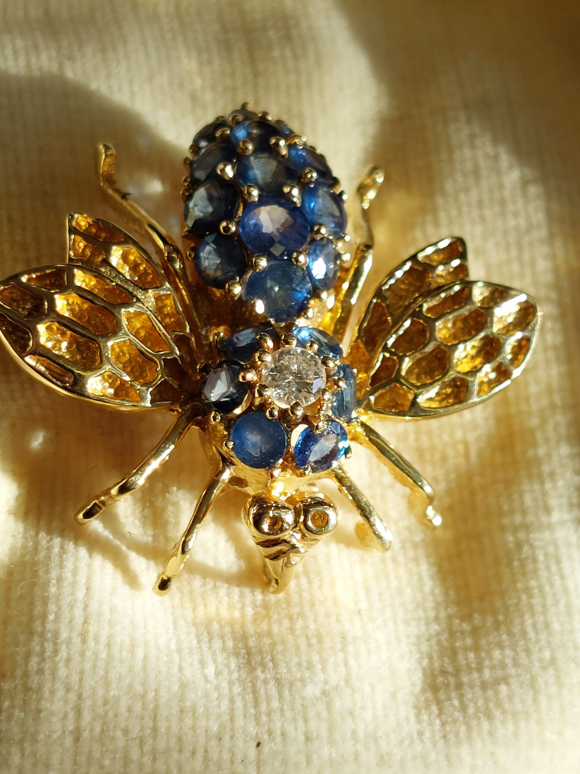 14ct Yellow Gold Natural Sapphire and Diamond Bug Brooch - Beautiful!!! - Image 2