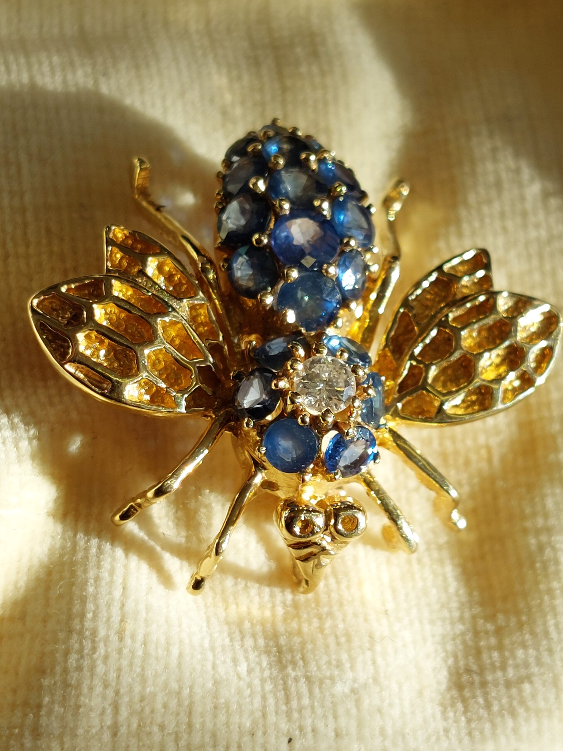 14ct Yellow Gold Natural Sapphire and Diamond Bug Brooch - Beautiful!!! - Image 3