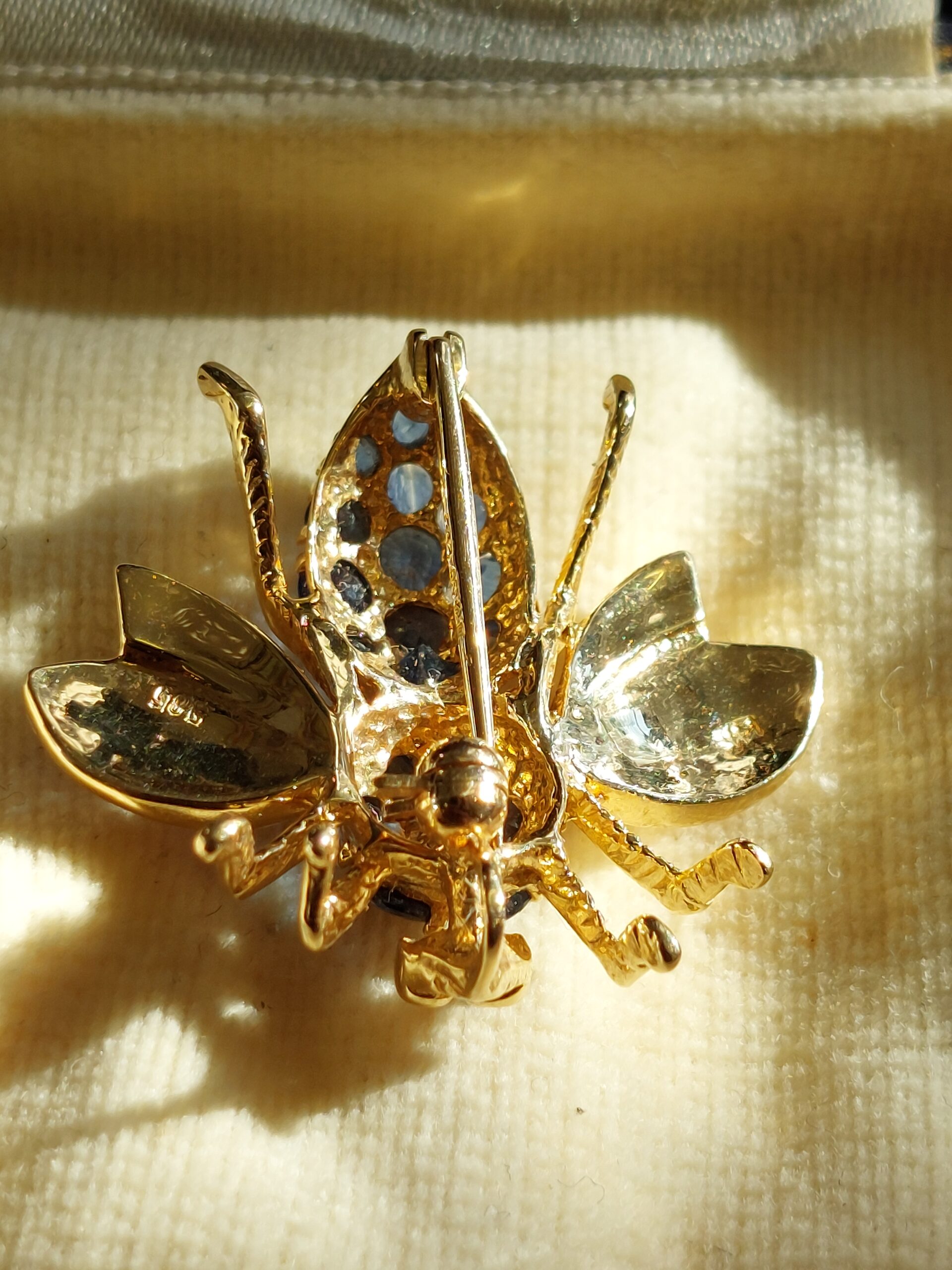 14ct Yellow Gold Natural Sapphire and Diamond Bug Brooch - Beautiful!!! - Image 5