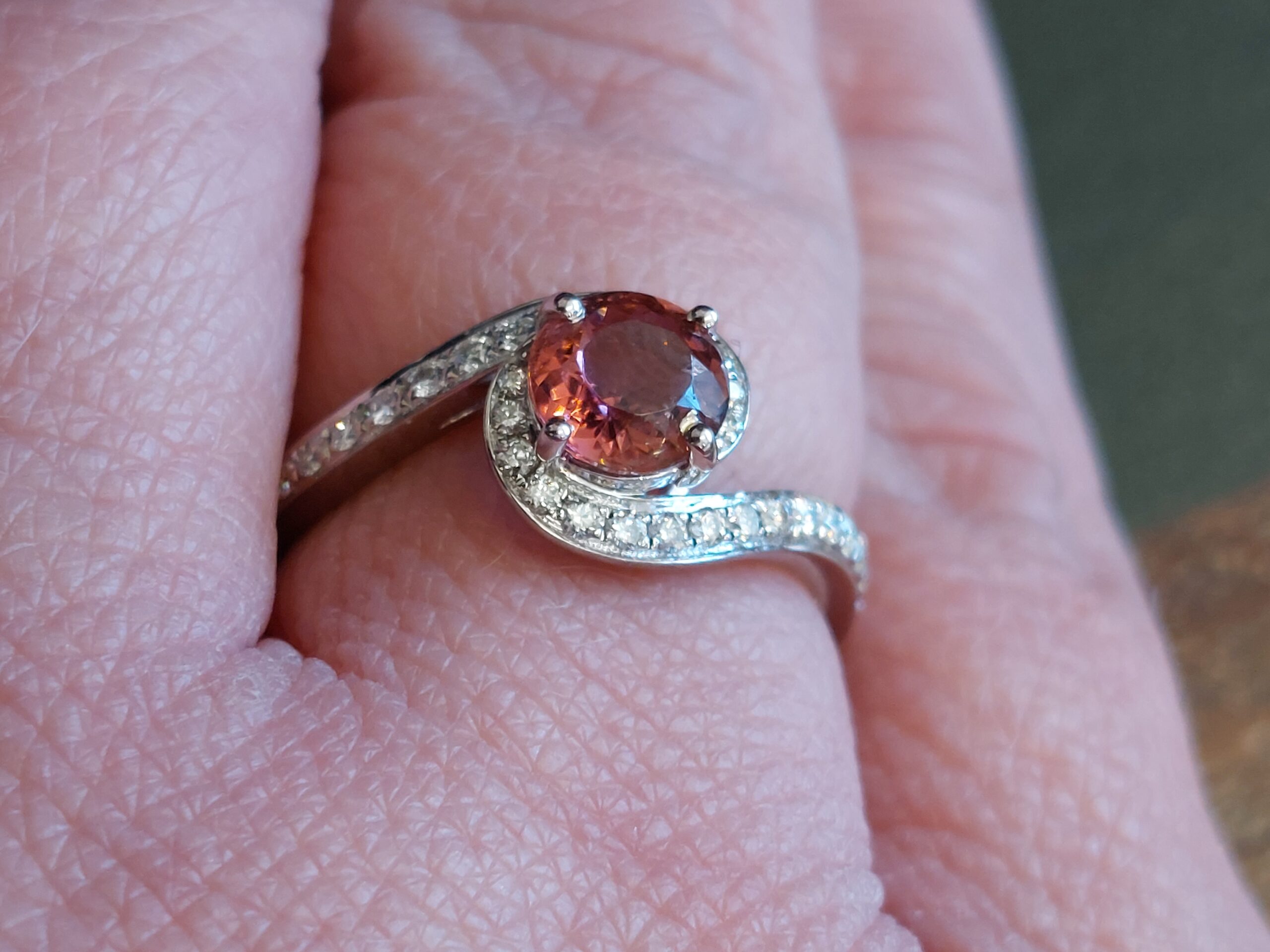Ladies 18ct W/G Pink Tourmaline & Diamond Swirl Design Ring - Beautiful!!!