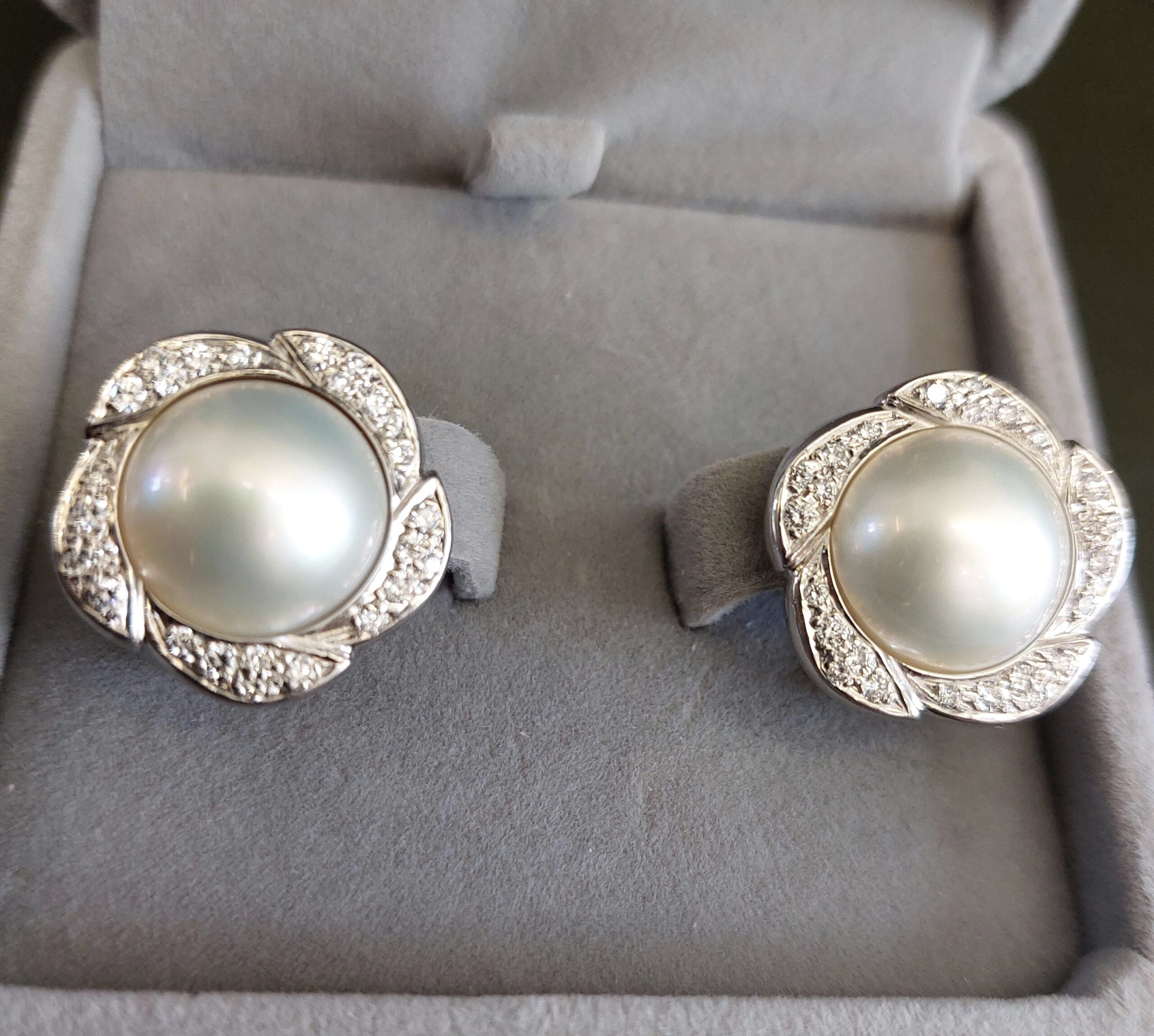 18ct White Gold Natural Diamond and Mobe Pearl Earrings