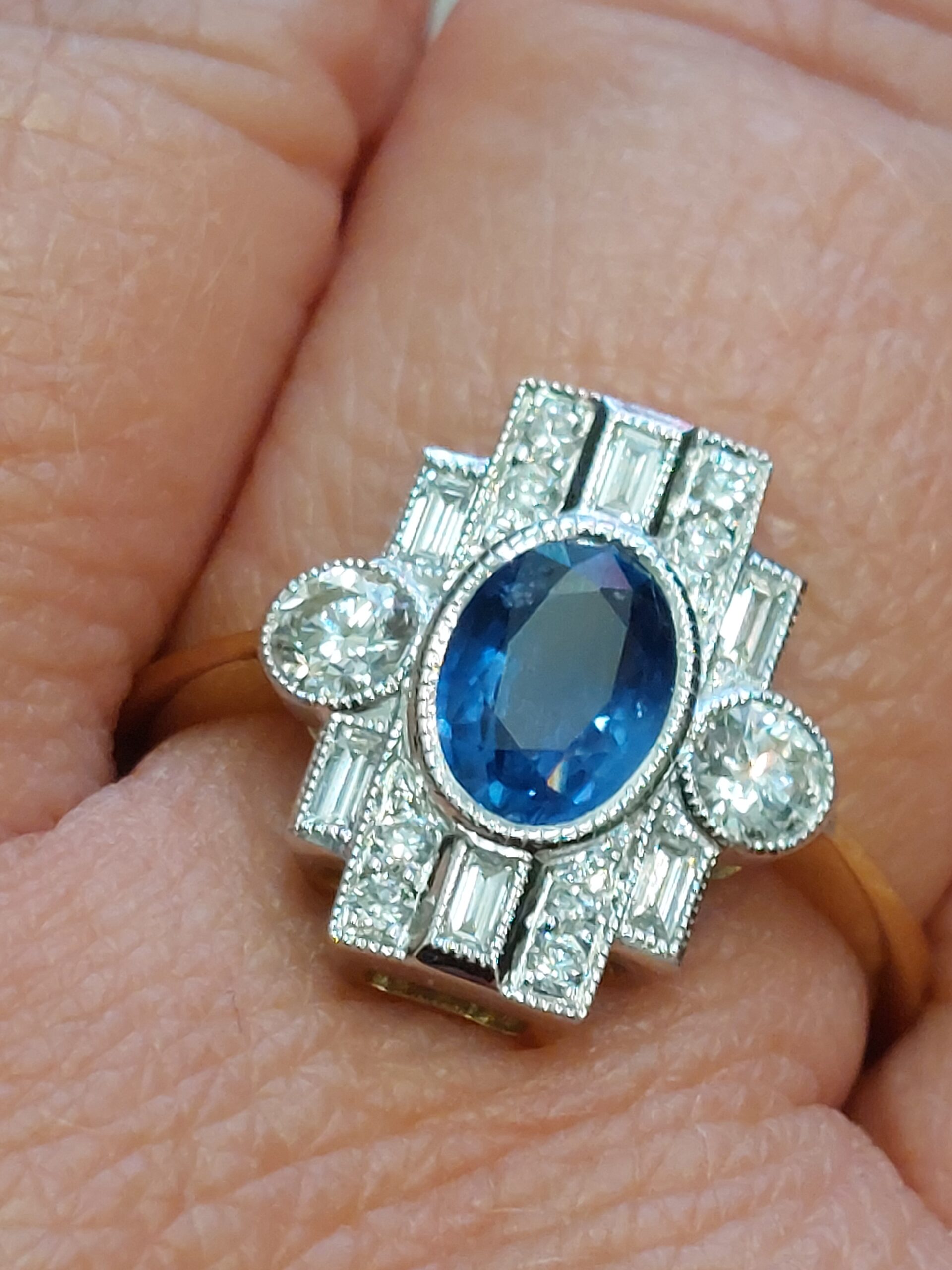 Ladies 18ct Y/G Natural Sapphire & Diamond Deco Style Ring - Stunning!!! - Image 4