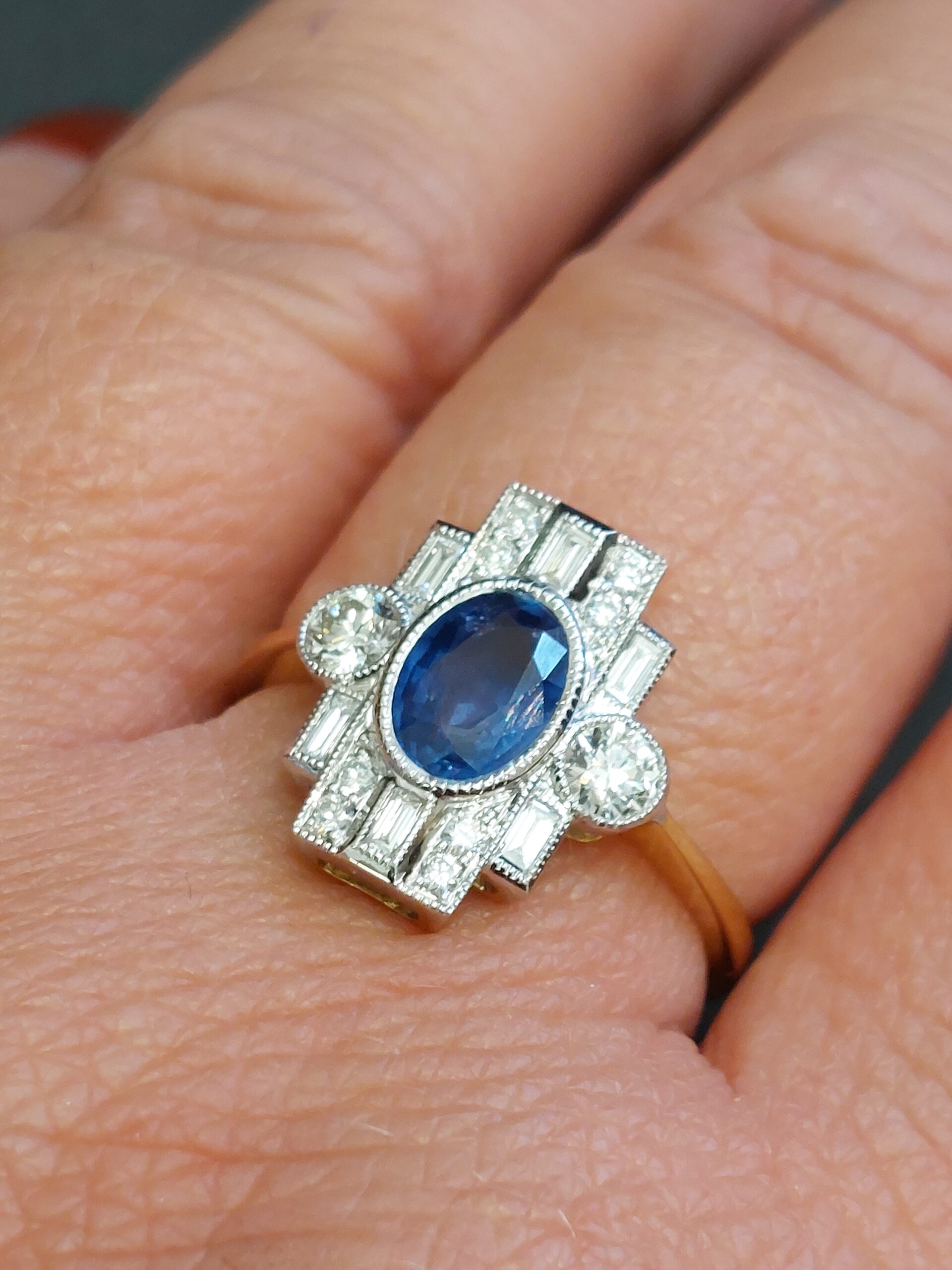 Ladies 18ct Y/G Natural Sapphire & Diamond Deco Style Ring - Stunning!!! - Image 5