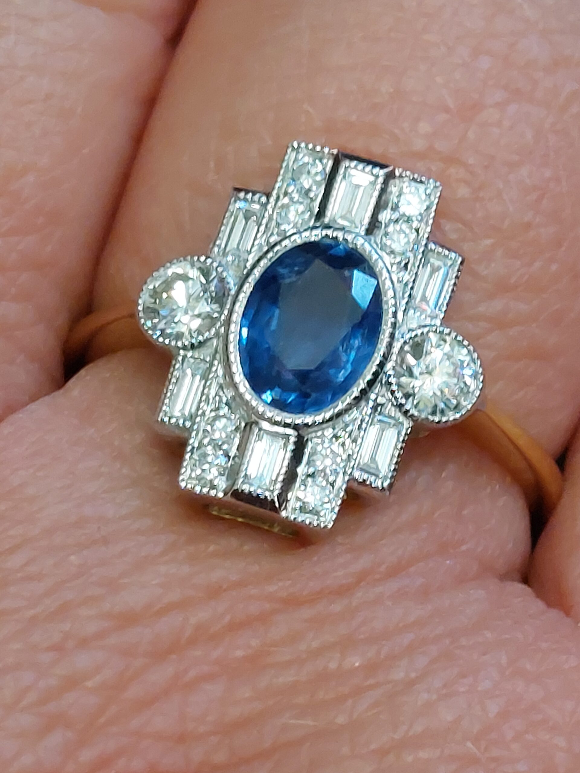 Ladies 18ct Y/G Natural Sapphire & Diamond Deco Style Ring - Stunning!!! - Image 7