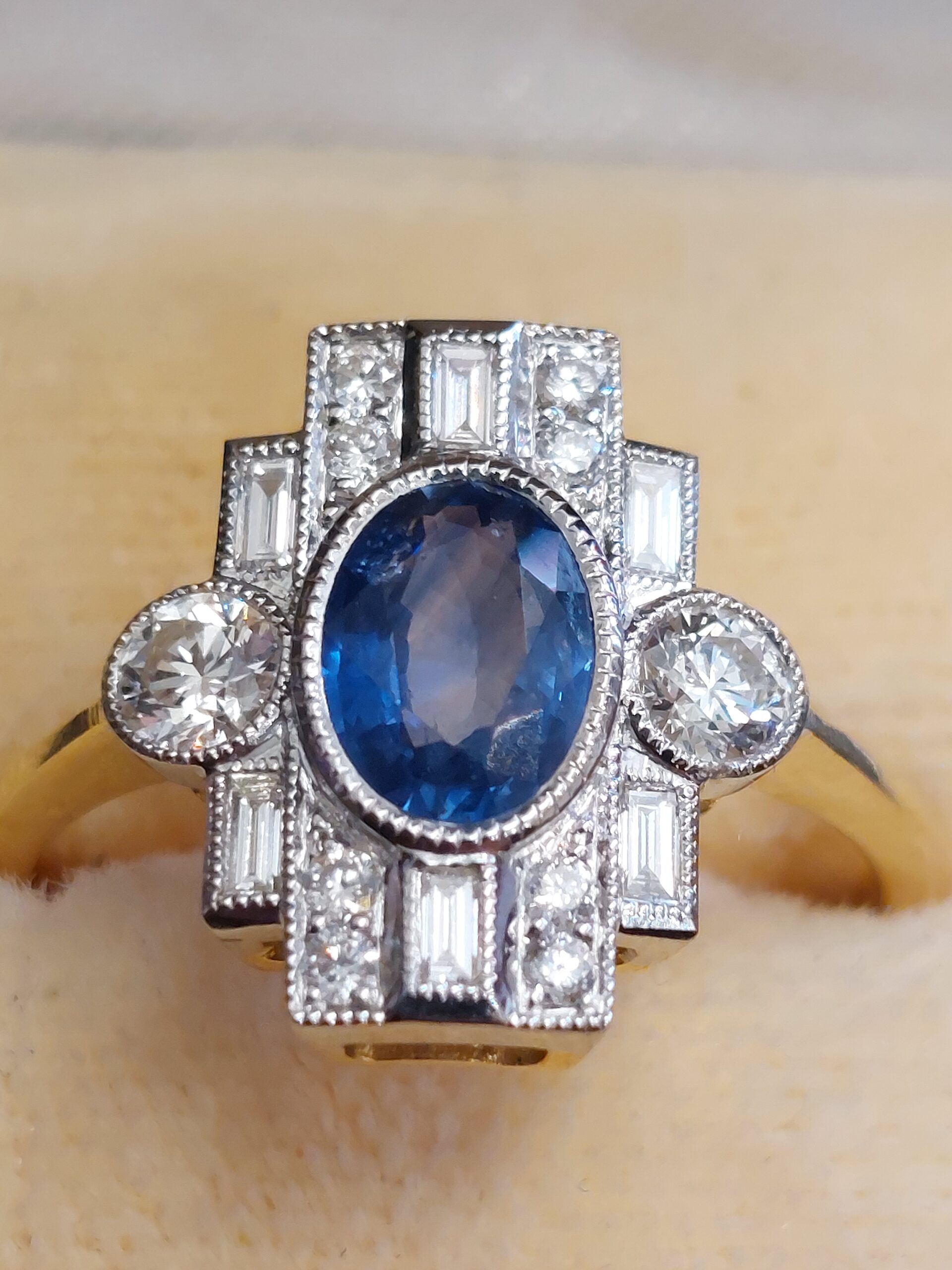 Ladies 18ct Y/G Natural Sapphire & Diamond Deco Style Ring - Stunning!!! - Image 8