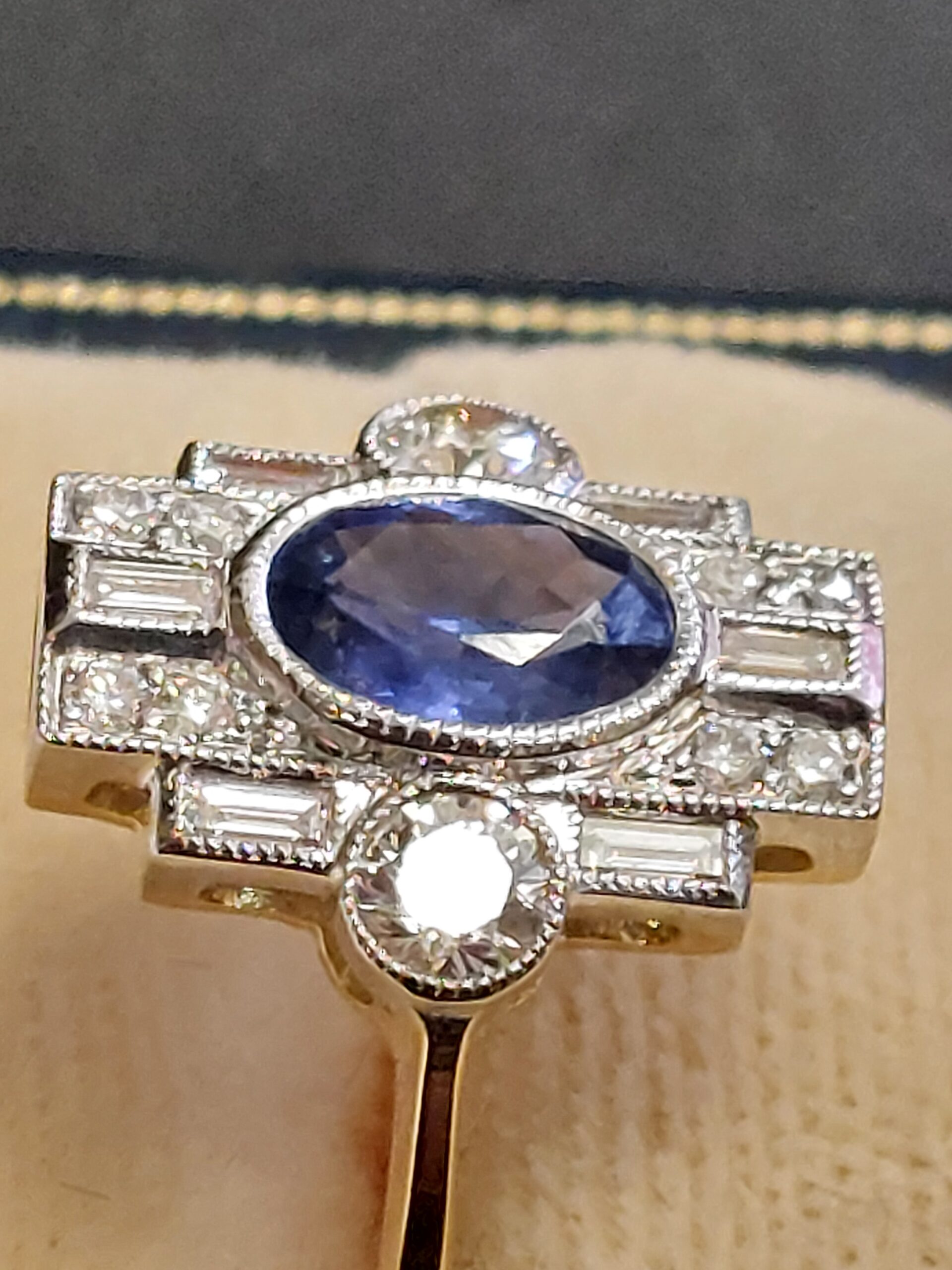Ladies 18ct Y/G Natural Sapphire & Diamond Deco Style Ring - Stunning!!! - Image 10