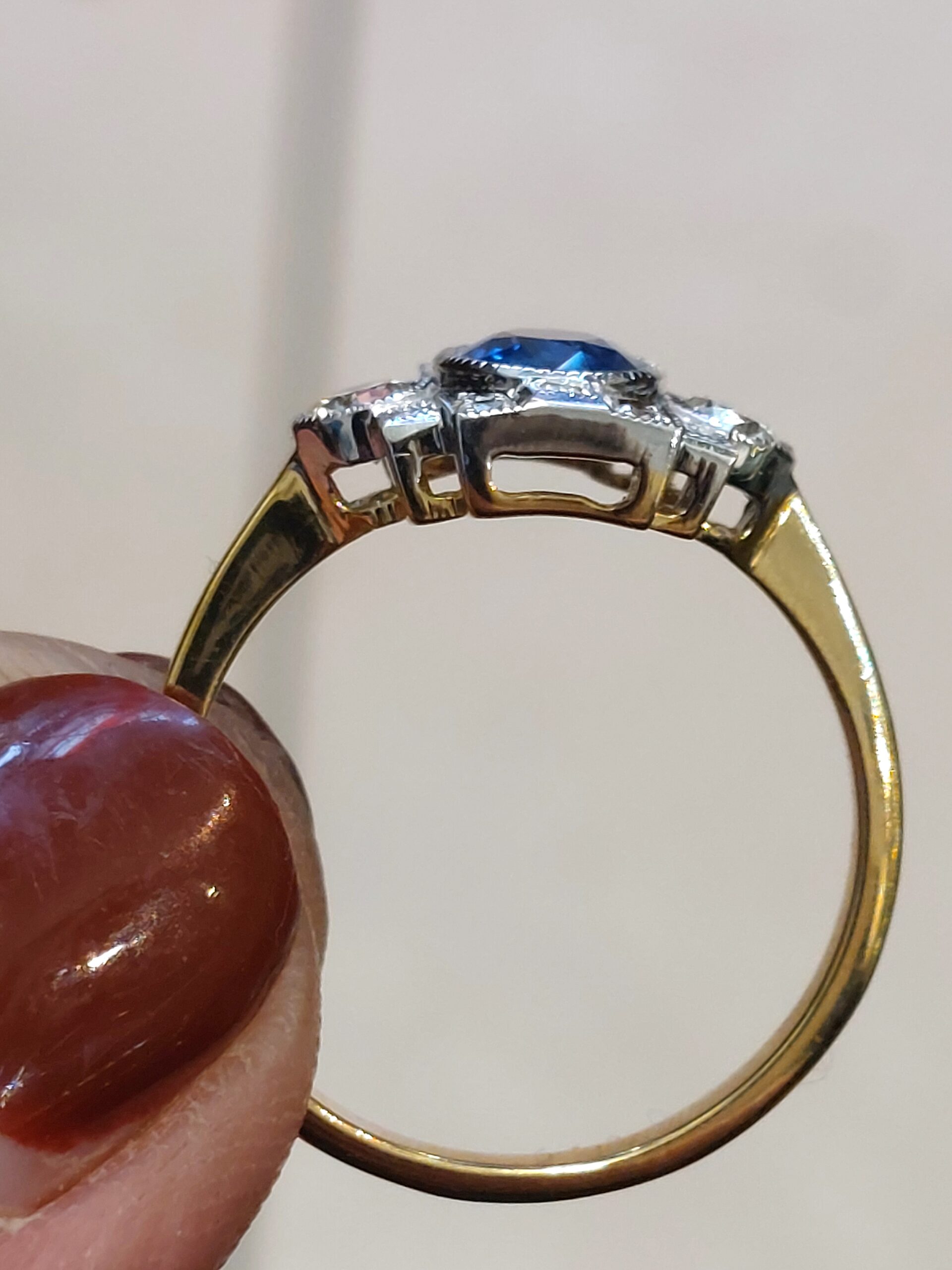 Ladies 18ct Y/G Natural Sapphire & Diamond Deco Style Ring - Stunning!!! - Image 13