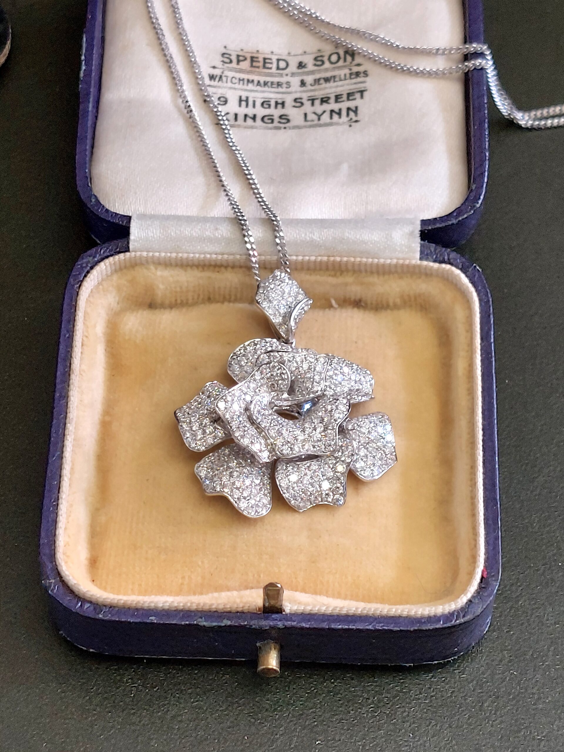 18ct W/G & Natural Diamond Orchid Flower Pendant - Breathtakingly Beautiful!!! - Image 12