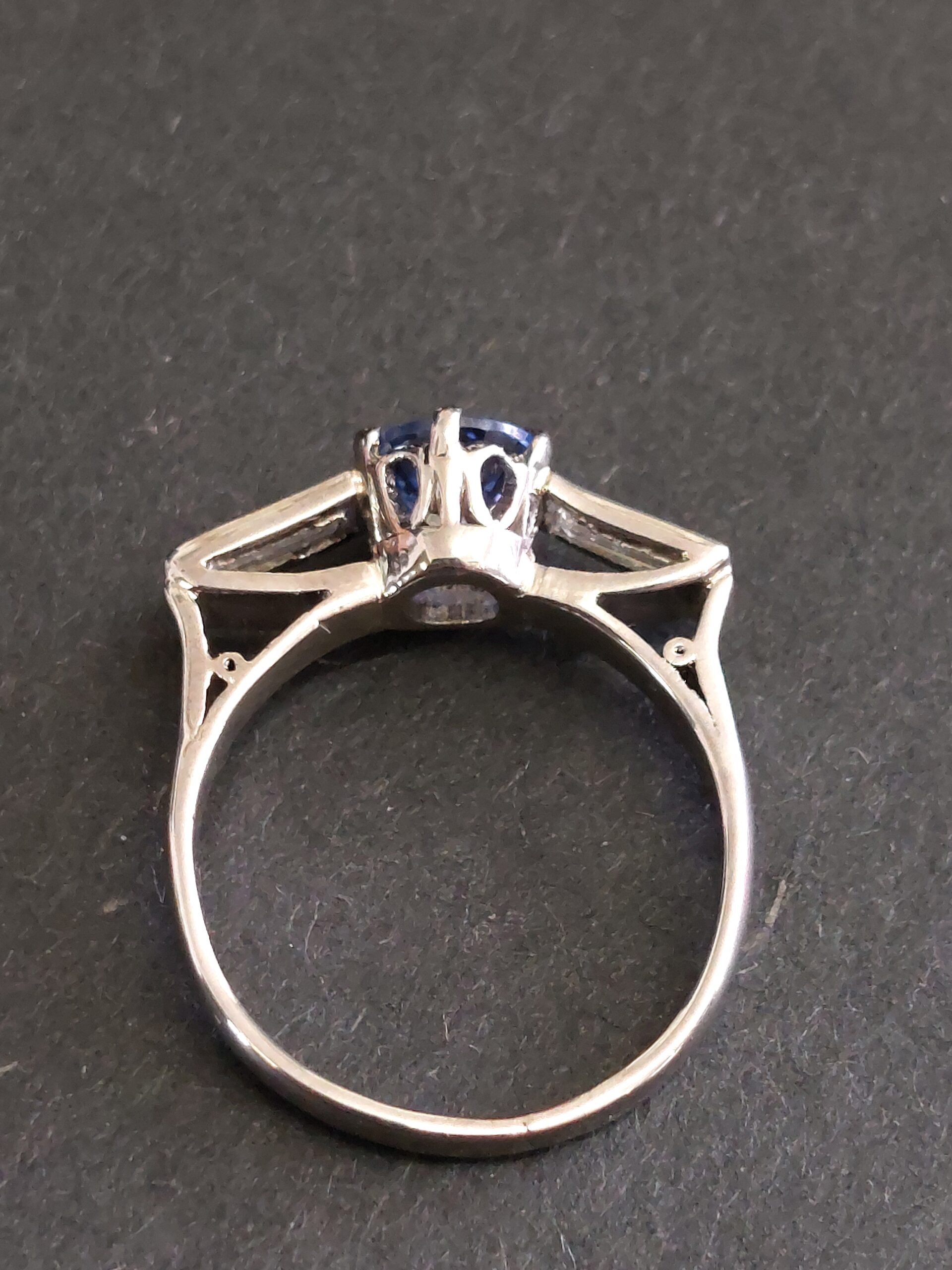 Ladies 18ct Victorian White Gold Cornflower Blue Sapphire and Diamond Ring - Absolutely Beautiful - Image 3