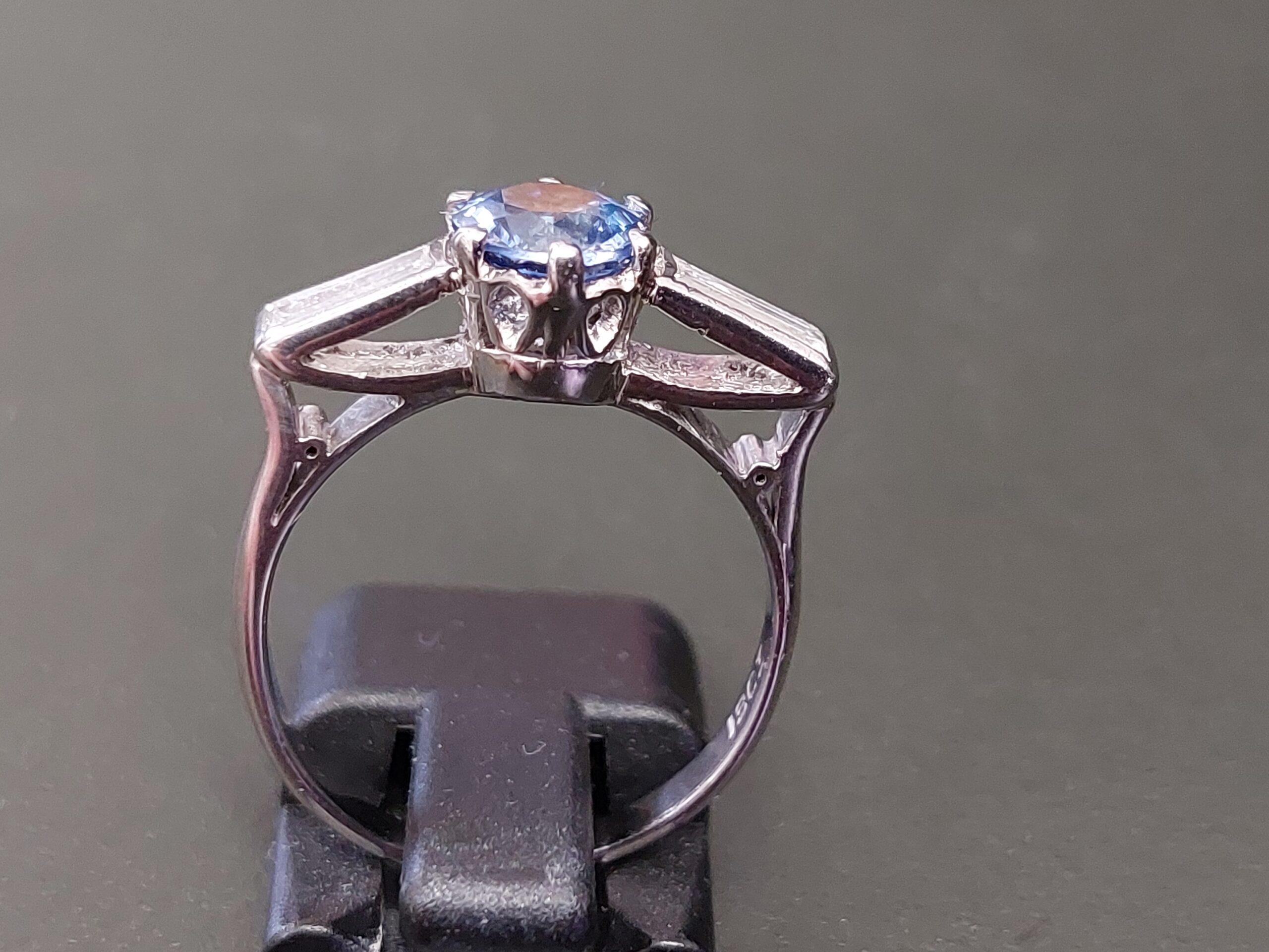 Ladies 18ct Victorian White Gold Cornflower Blue Sapphire and Diamond Ring - Absolutely Beautiful - Image 7