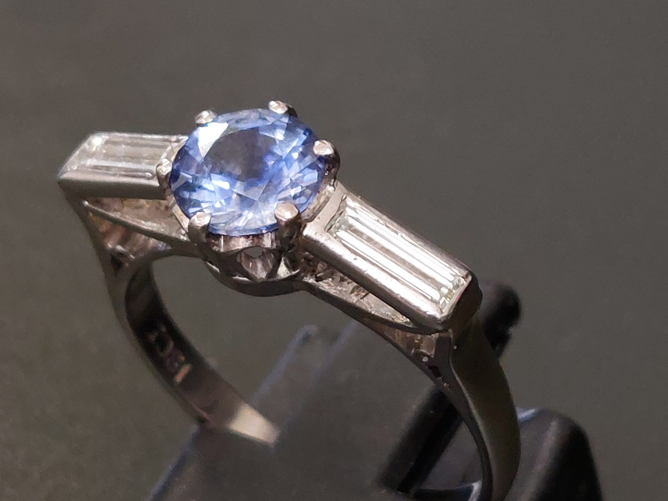Ladies 18ct Victorian White Gold Cornflower Blue Sapphire and Diamond Ring - Absolutely Beautiful - Image 9