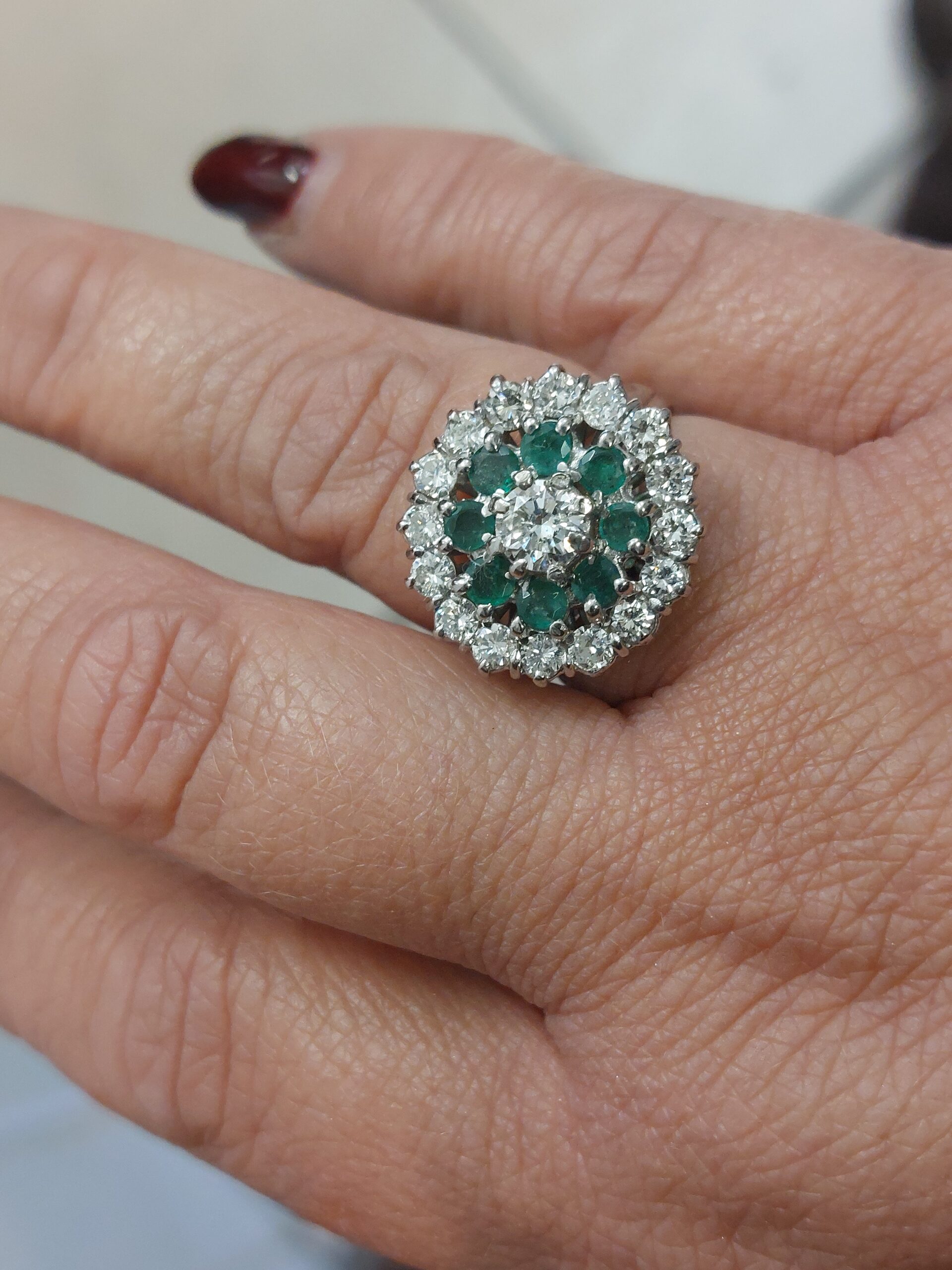 Vintage 18ct W/G Columbian Emerald and Natural Diamond Cluster - Image 10