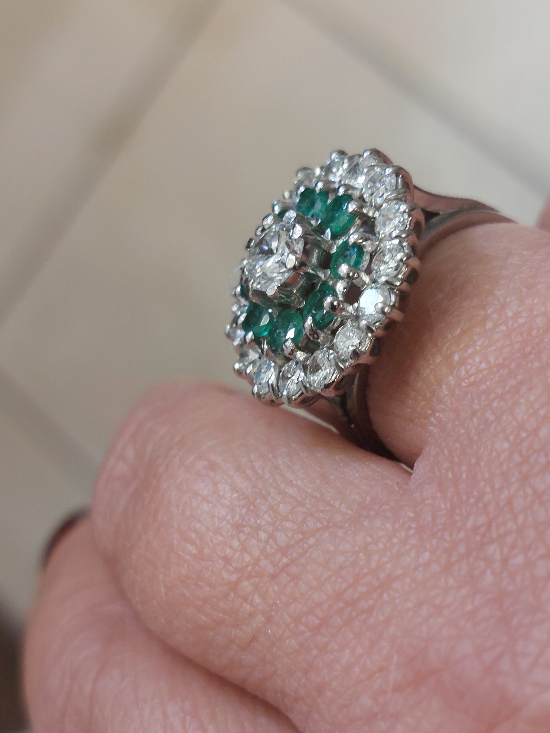 Vintage 18ct W/G Columbian Emerald and Natural Diamond Cluster - Image 9