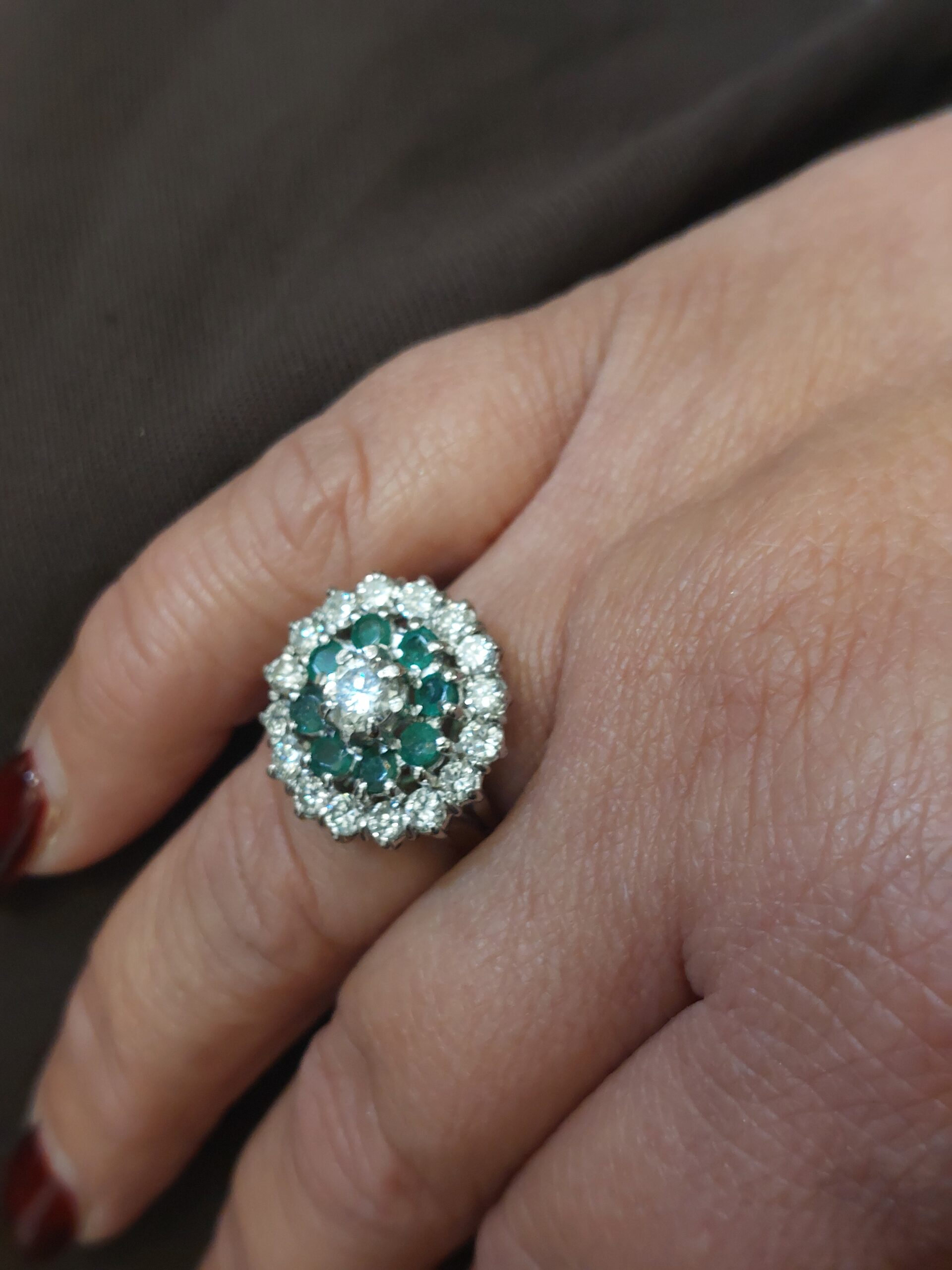 Vintage 18ct W/G Columbian Emerald and Natural Diamond Cluster - Image 7